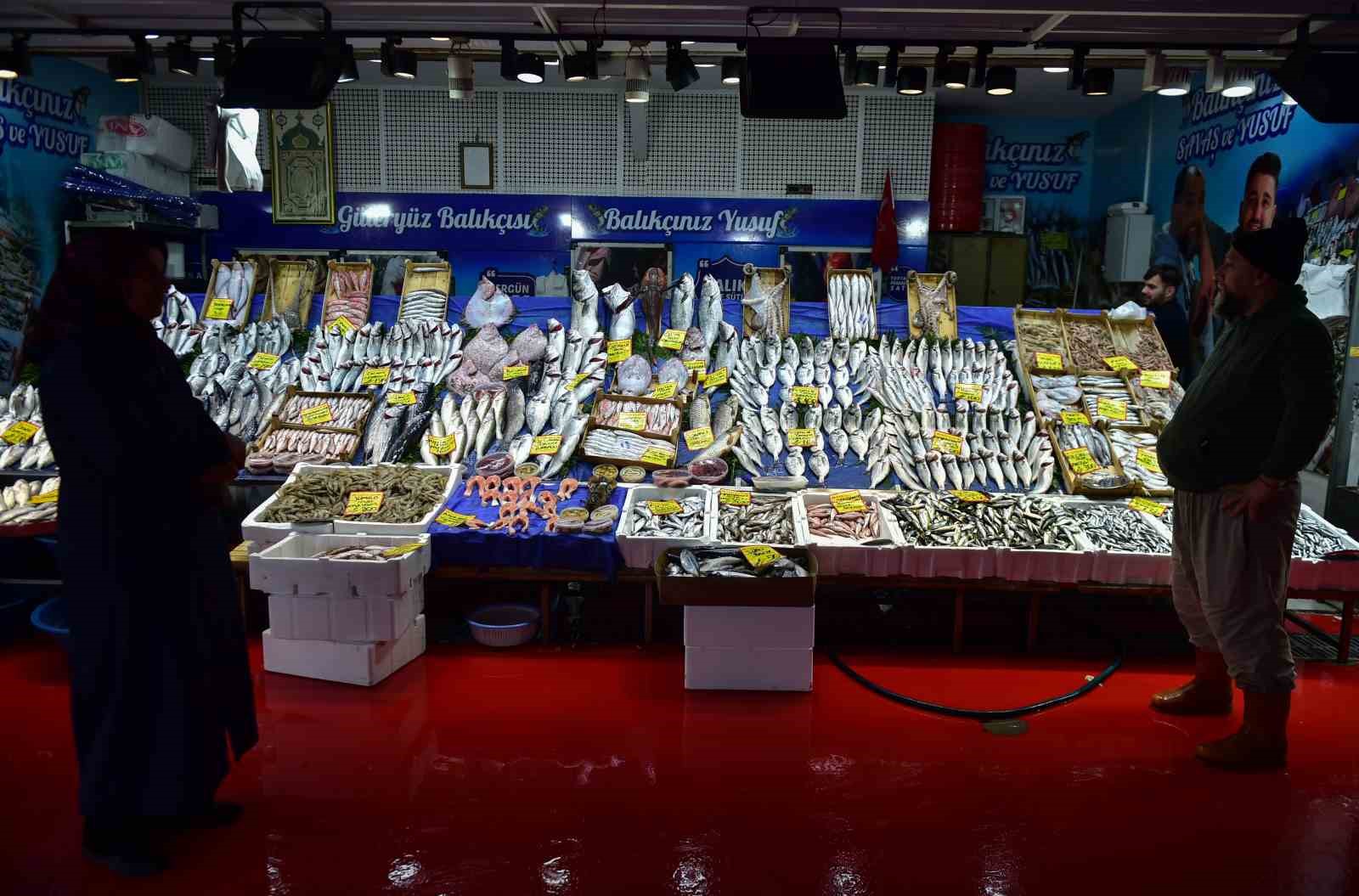 Balık tezgahlarında bolluk yok, çeşit çok