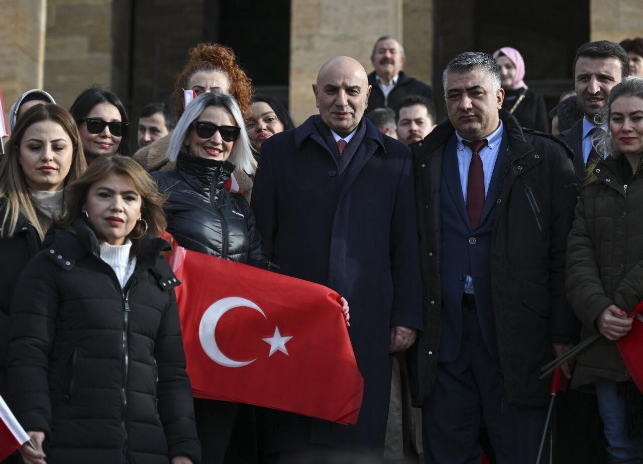 Cumhur İttifakı'nın adayı Turgut Altınok, Anıtkabir'i ziyaret etti