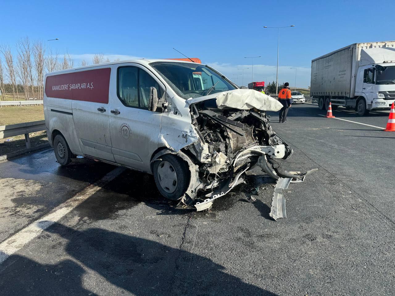 TEM Otoyolu'nda feci kaza: 3 kişi hayatını kaybetti