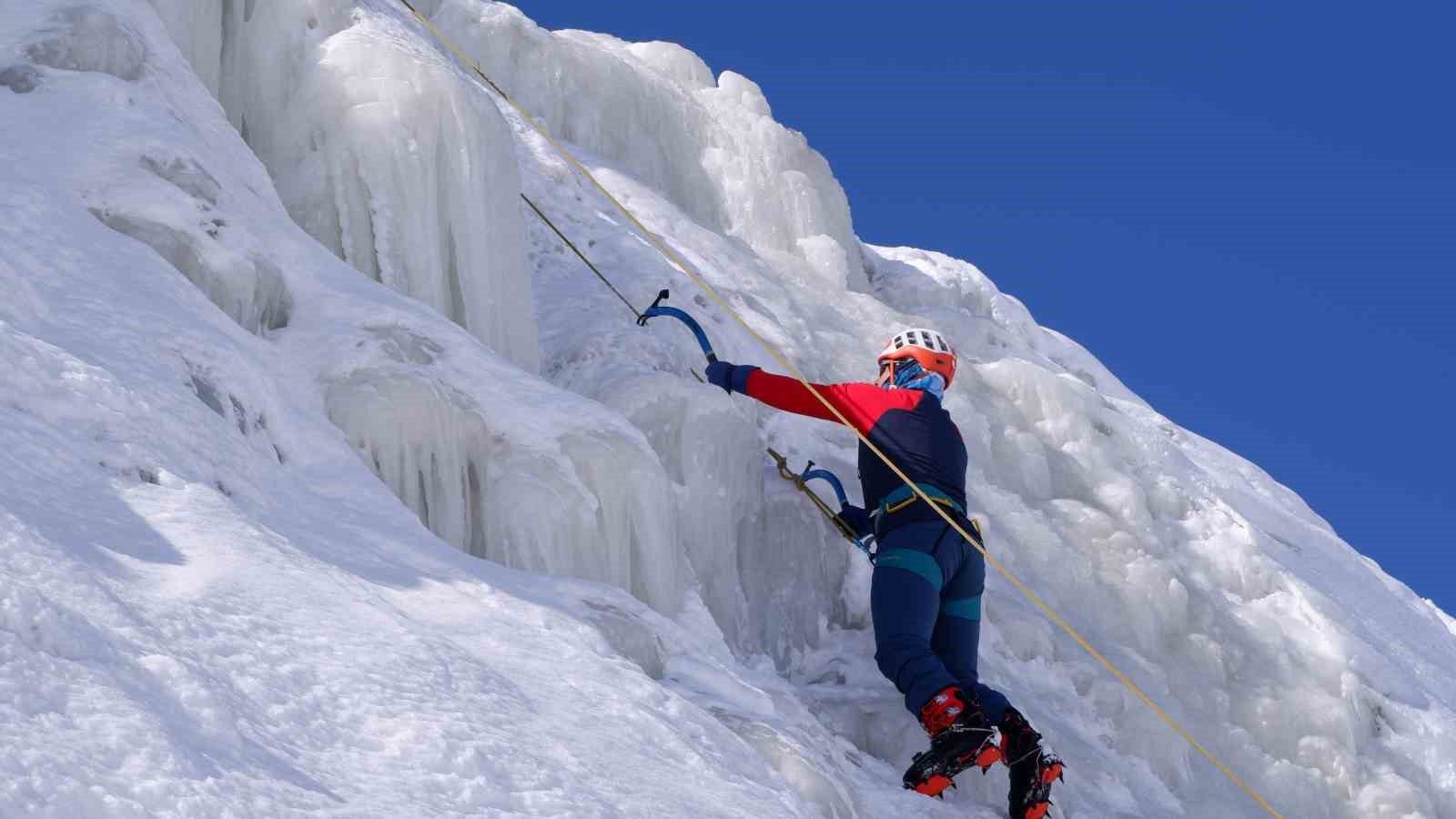 Palandöken’de buz tırmanışı nefesleri kesiyor
