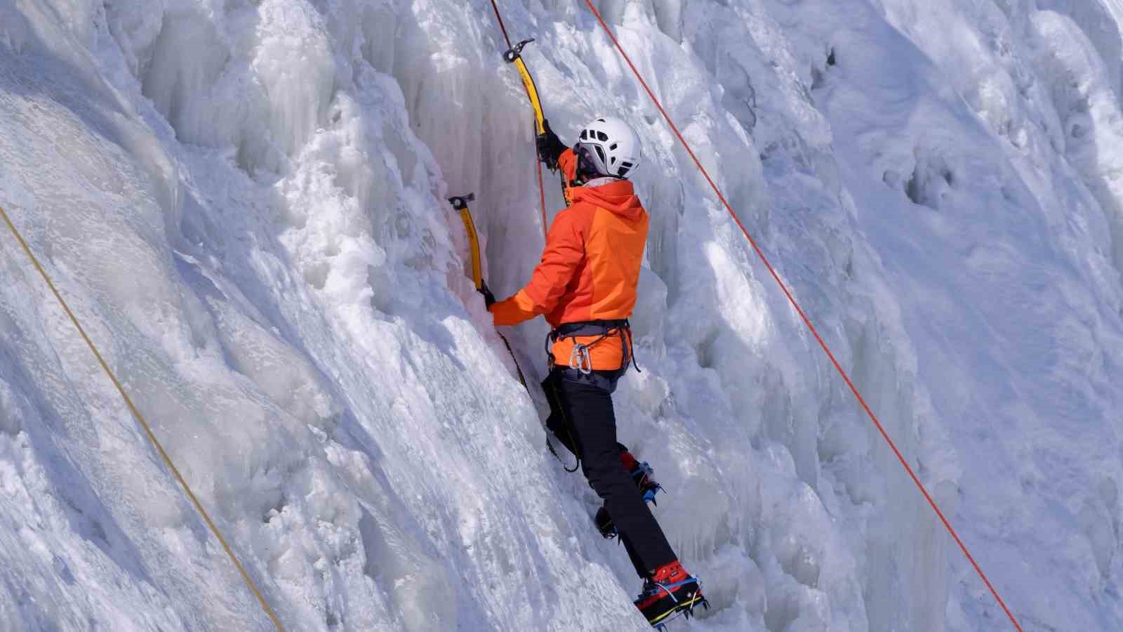 Palandöken’de buz tırmanışı nefesleri kesiyor