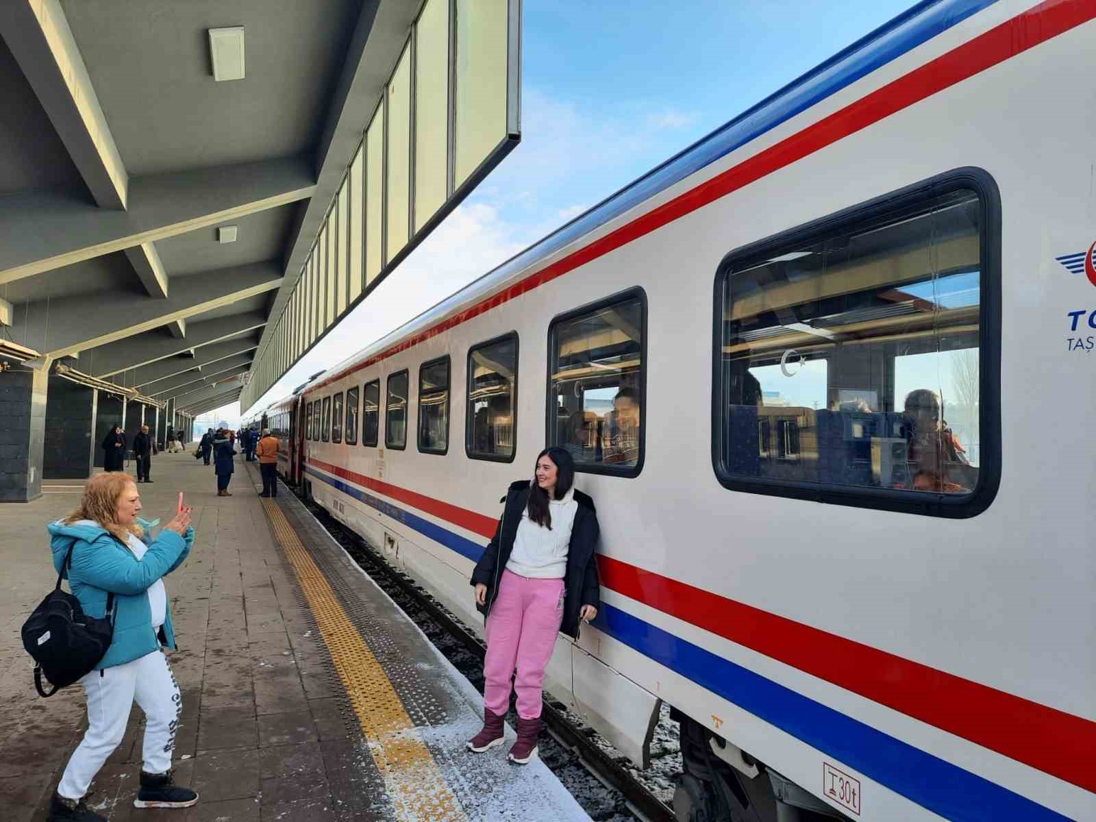 Doğu Ekspresi’ne yoğun ilgi sürüyor