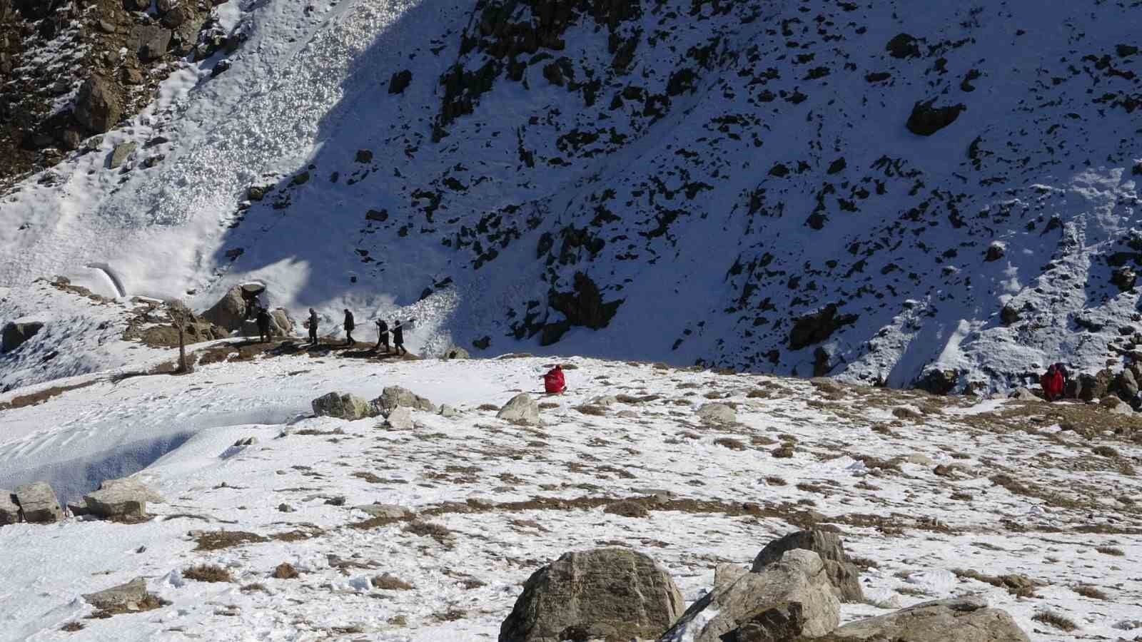 Bingöl’deki çığ olayı: Kayıp şahsın cansız bedenine ulaşıldı