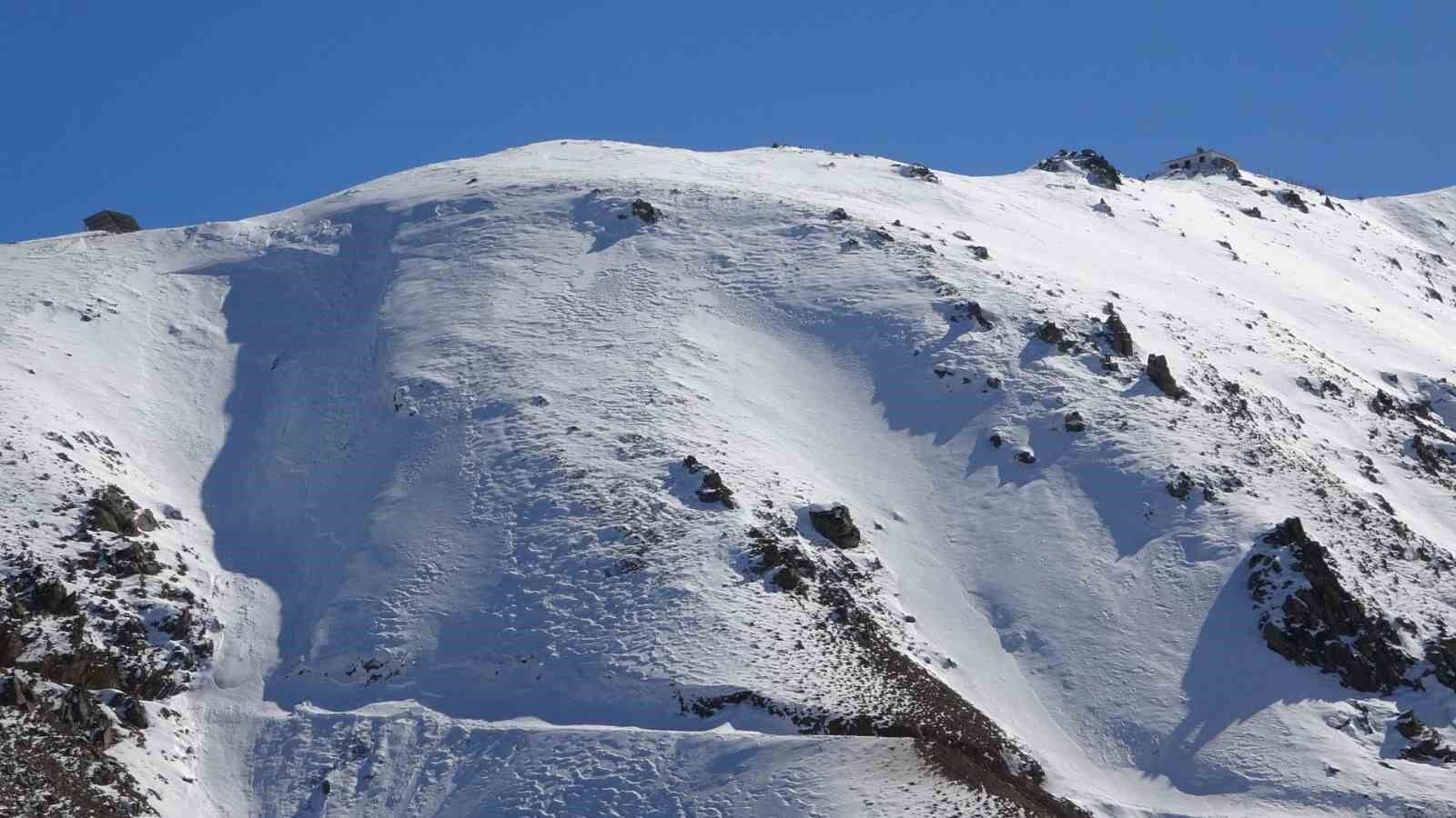 Bingöl’deki çığ olayı: Kayıp şahsın cansız bedenine ulaşıldı
