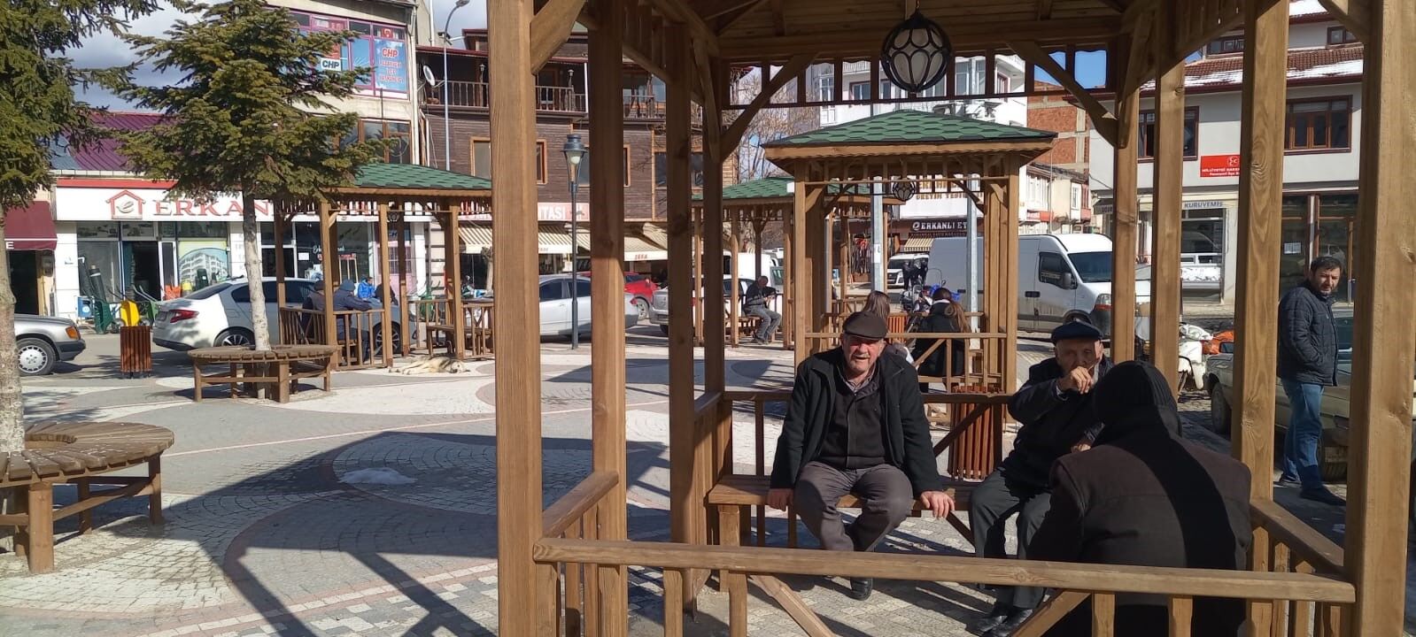Pazaryeri’nde güneşi gören parka koştu