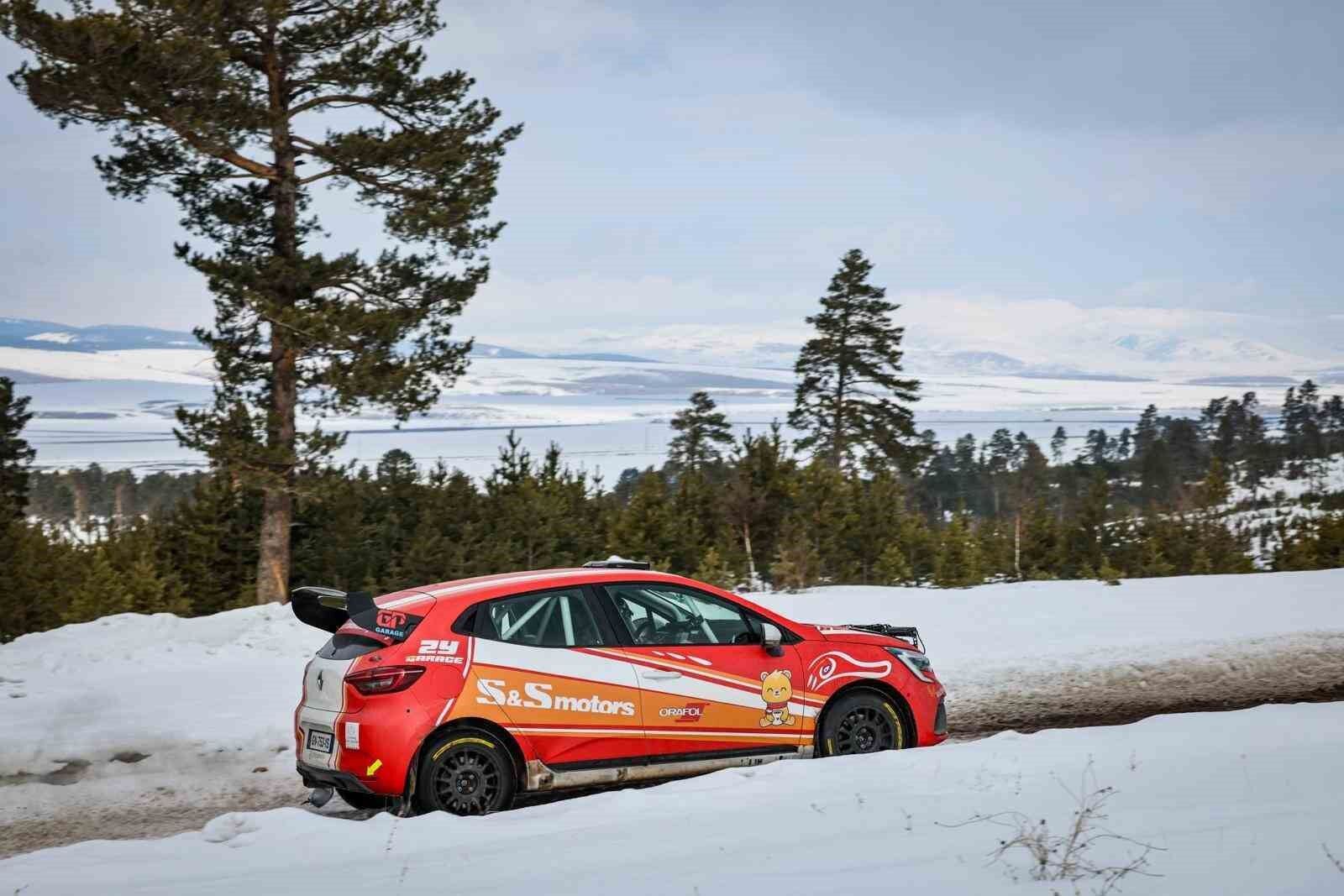 Sarıkamış’ta kar rallisinde kadın pilot ilk 10’a girdi