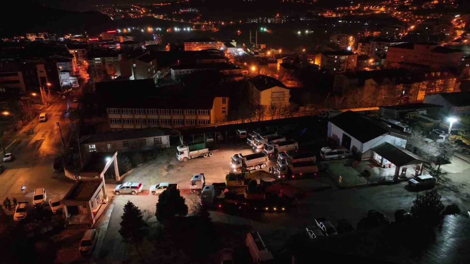 Tunceli’den Erzincan’a çok sayıda ekip ve iş makinesi gönderildi