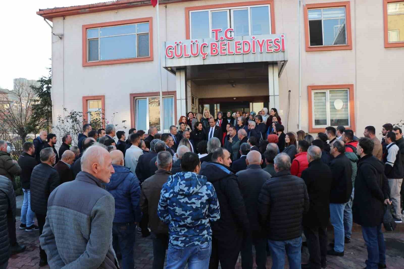 Demirtaş Gülüç’te İYİ Parti ile gövde gösterisi yaptı