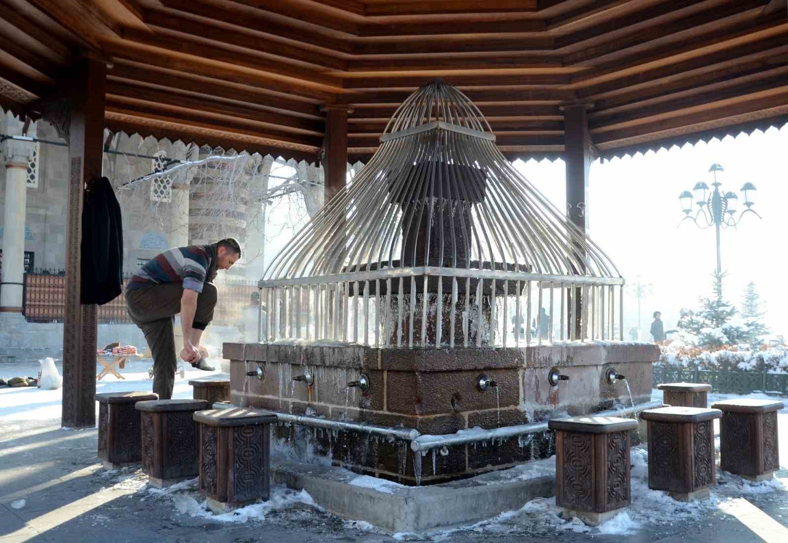 Erzurum’da kutupları aratmayan görüntüler