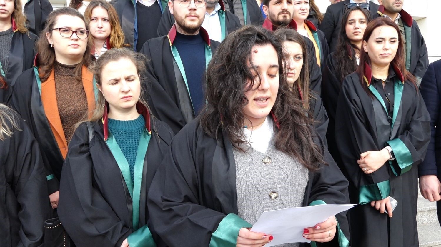 Avukatın bıçakla tehdit edilmesine meslektaşlarından tepki