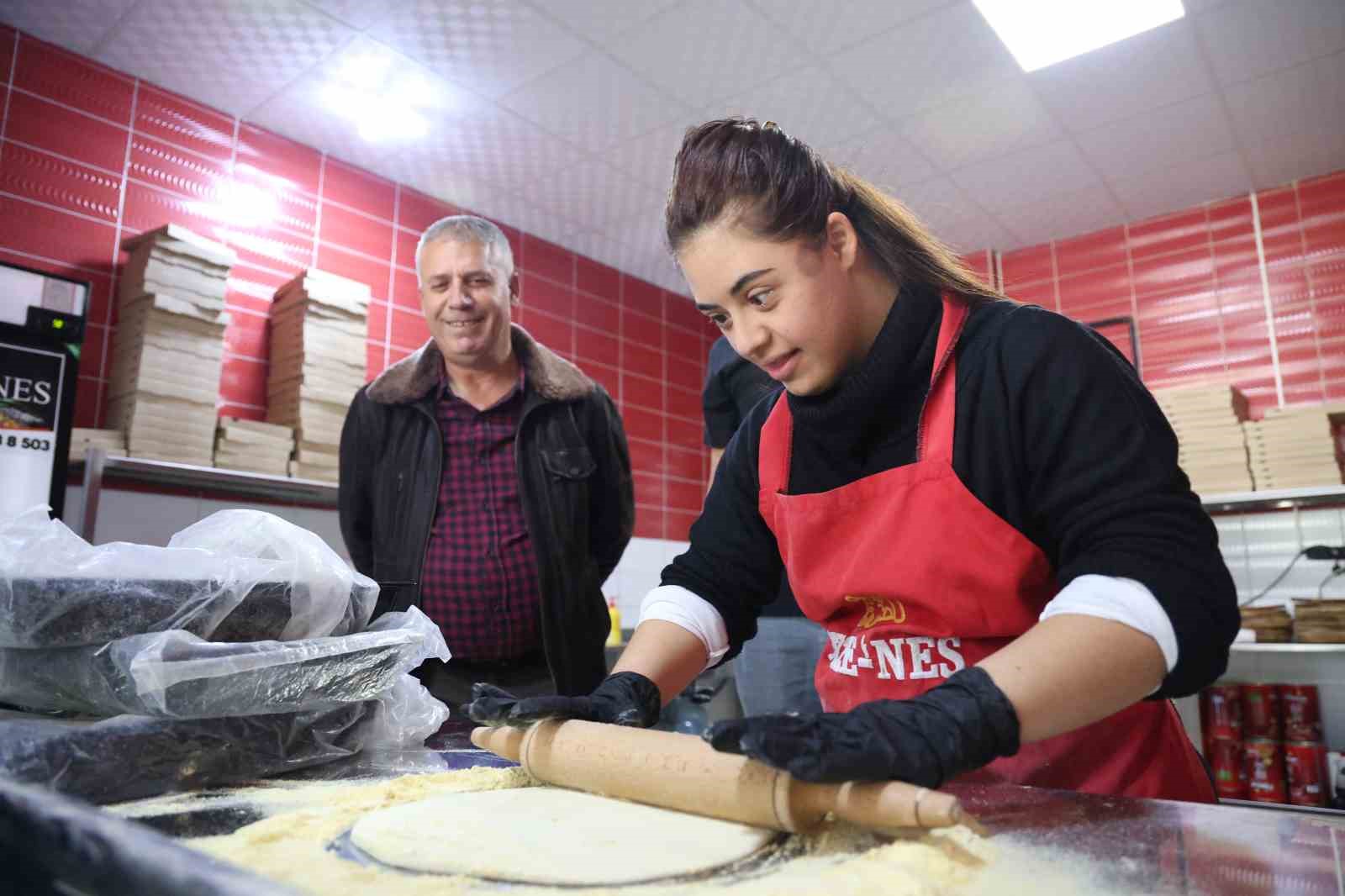 Down sendromlu çocuklar mutfağa girdi, hünerleri ile göz doldurdu