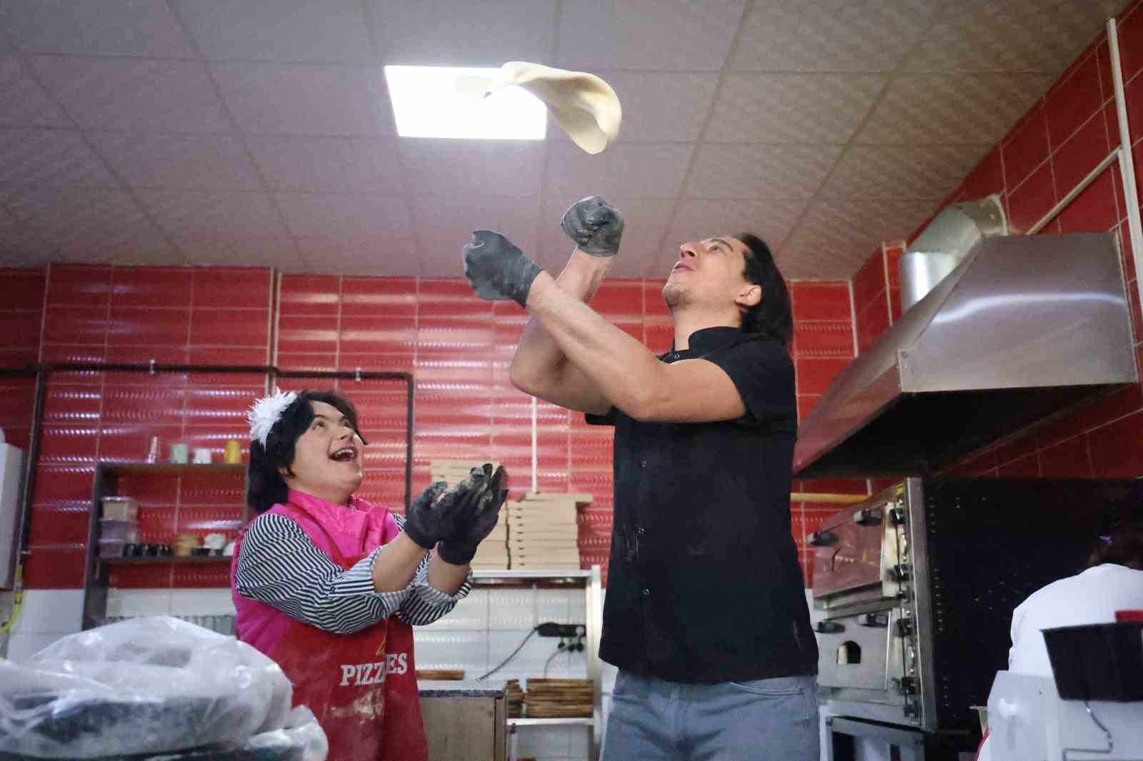 Down sendromlu çocuklar mutfağa girdi, hünerleri ile göz doldurdu