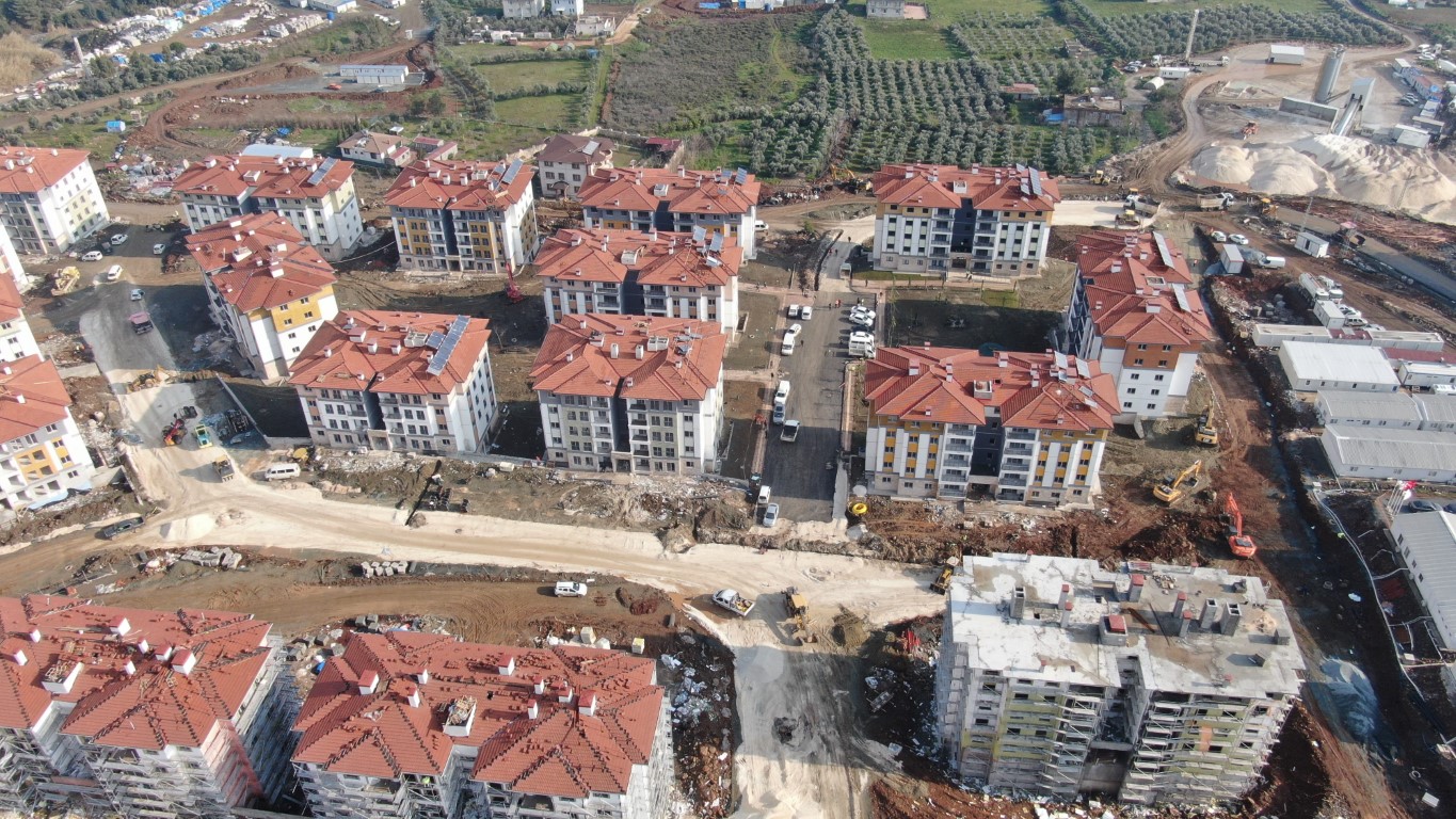 Enkaz kentin sakinleri, yeni evlerini heyecanla bekliyor