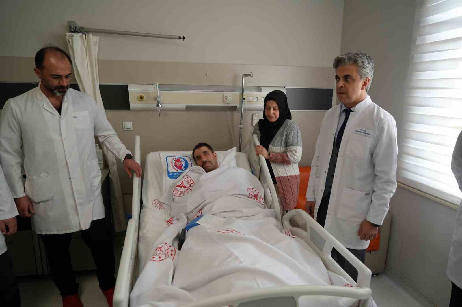 Çatıdan düşmesi 35 yıldır tutmayan kalçasının iyileşmesine vesile oldu