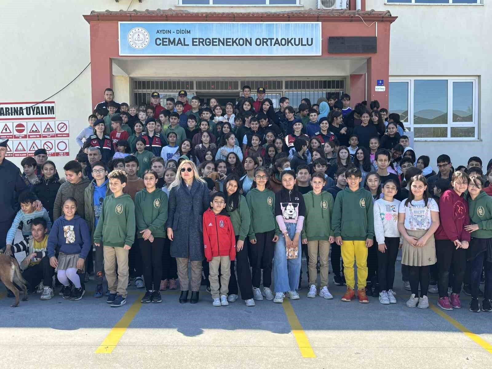 Jandarmadan öğrencilere 