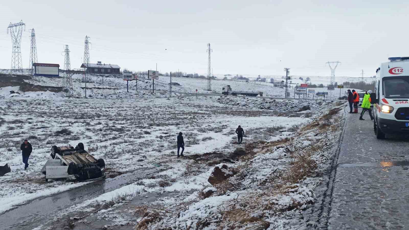 Ahlat’ta otomobil takla attı: 1 yaralı