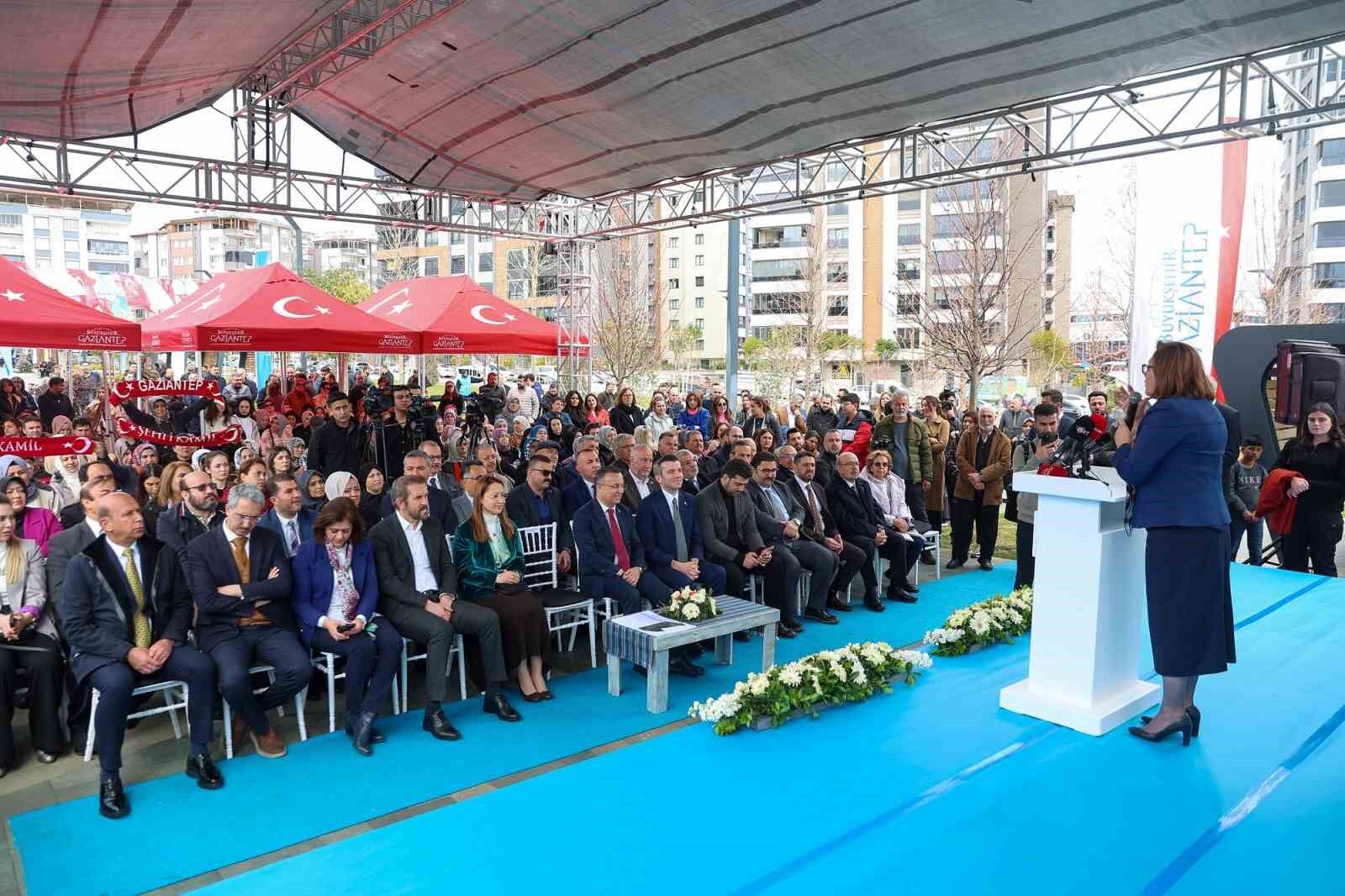 Türkiye Yüzyılı Cumhuriyet Parkı ve Gaziantep Bebek Kütüphanesi açıldı