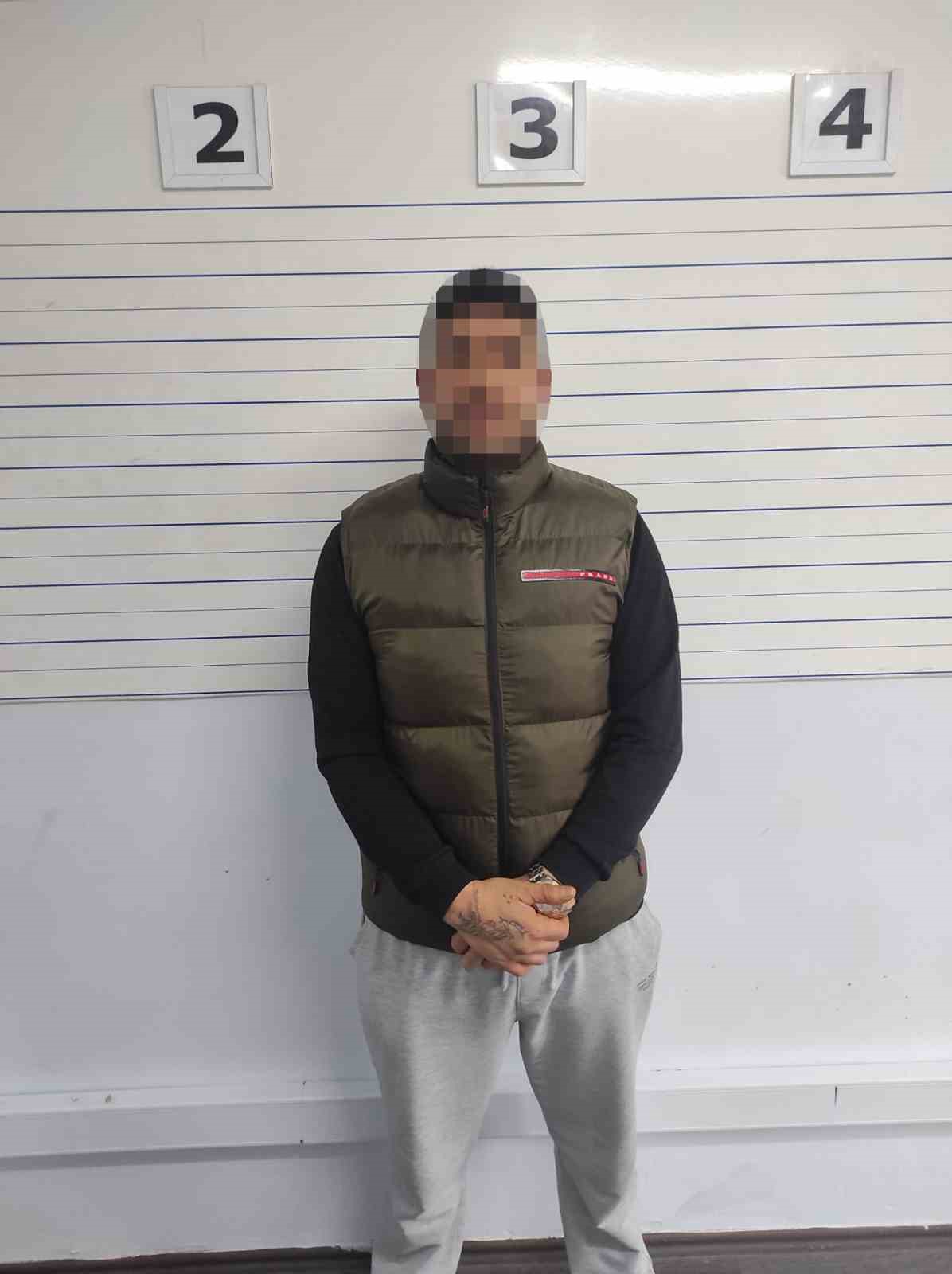 Arnavutköy’de aranması bulunan firari uyuşturucuyla yakalandı