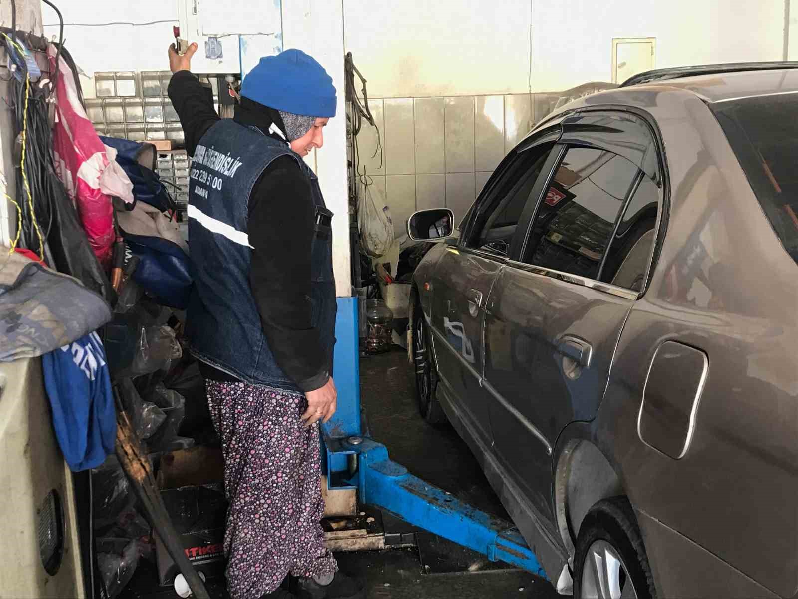 Eşi kaza geçirince önce aşçı sonra tamirci oldu