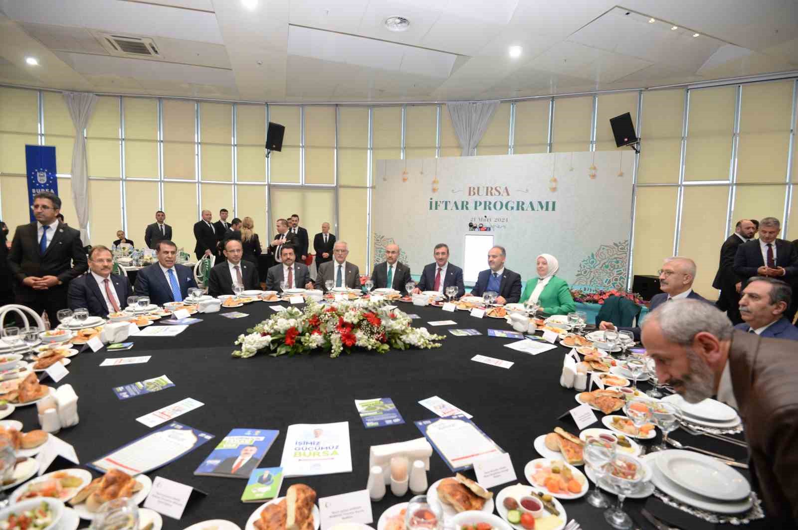 Cumhurbaşkanı Yardımcısı Yılmaz: “Masa başında oturup memleketi yöneten bir ekip olmadık”