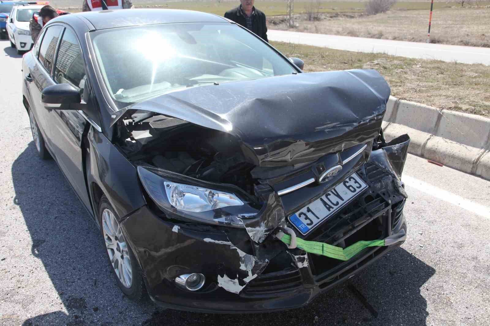 Cenaze konvoyunda zincirleme trafik kazası: 1 yaralı