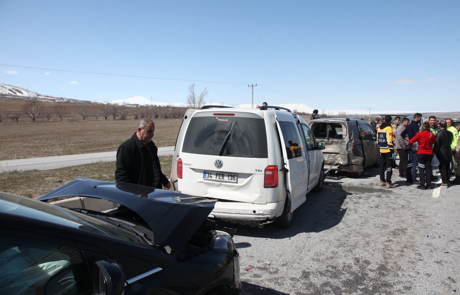 Cenaze konvoyunda zincirleme trafik kazası: 1 yaralı