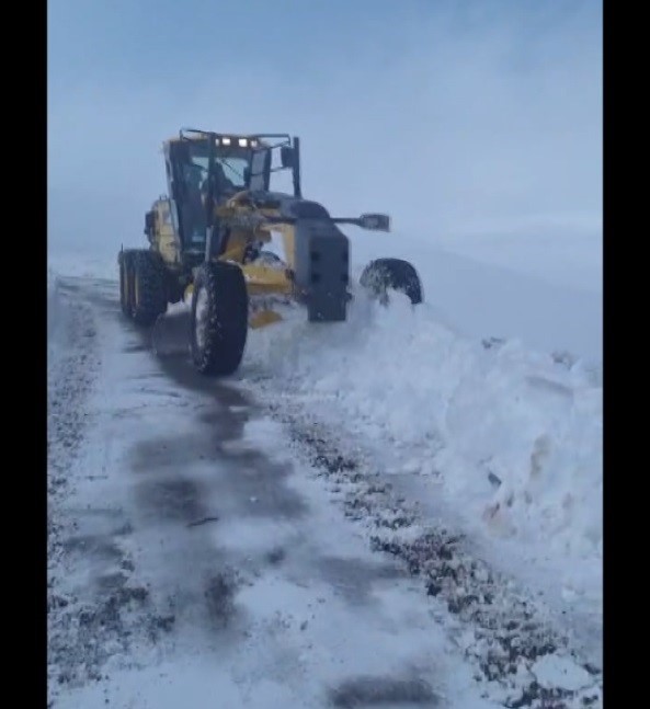 Muş’ta 24 köy yolu ulaşıma kapandı