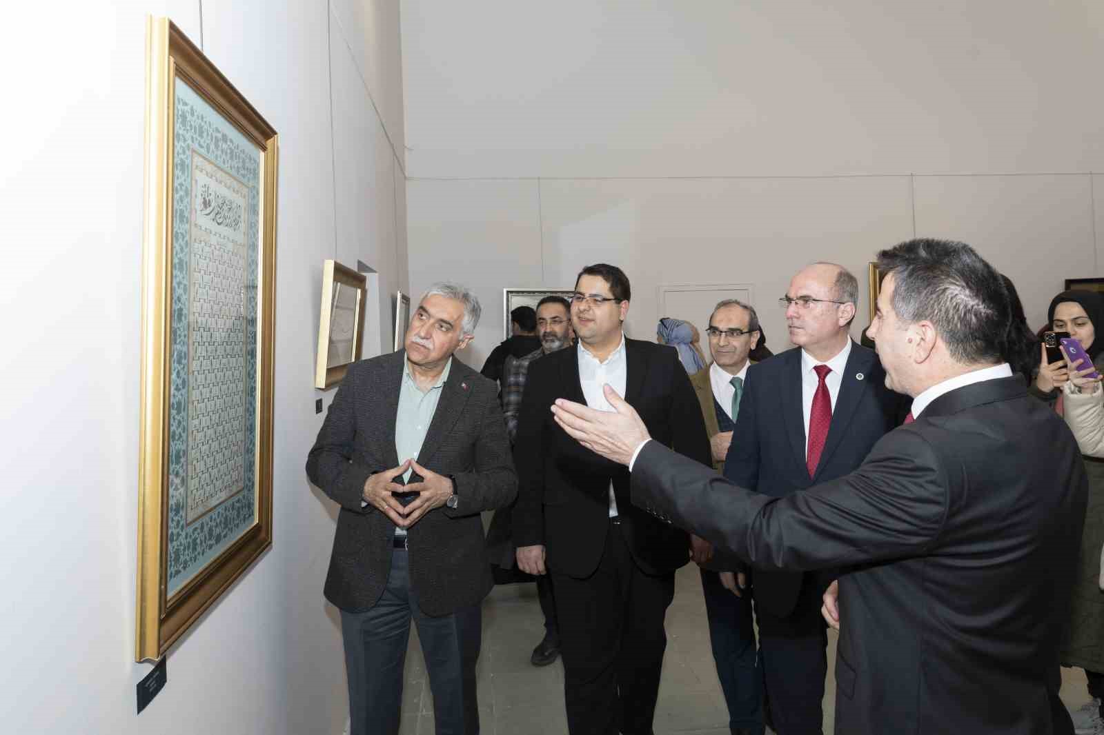 Hat ve tezhip sanatı, sanatseverlerle buluştu