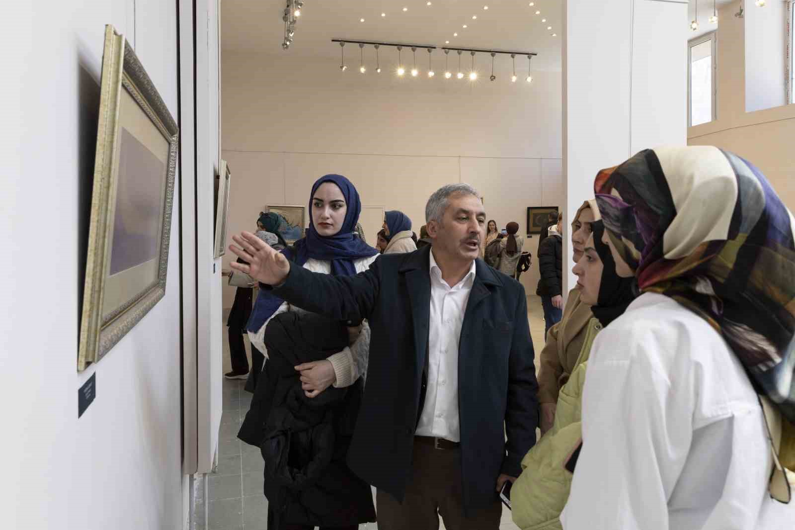 Hat ve tezhip sanatı, sanatseverlerle buluştu