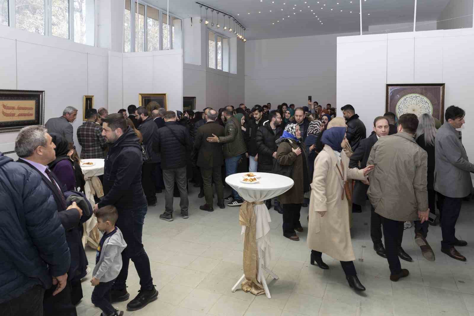 Hat ve tezhip sanatı, sanatseverlerle buluştu