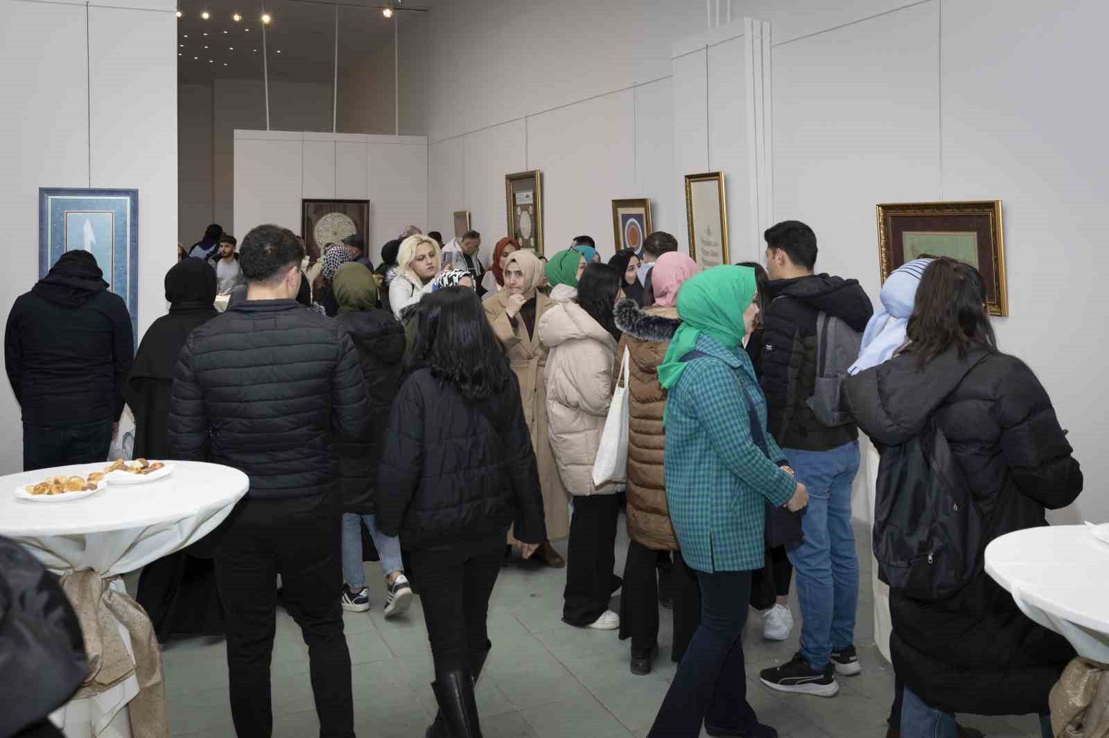 Hat ve tezhip sanatı, sanatseverlerle buluştu