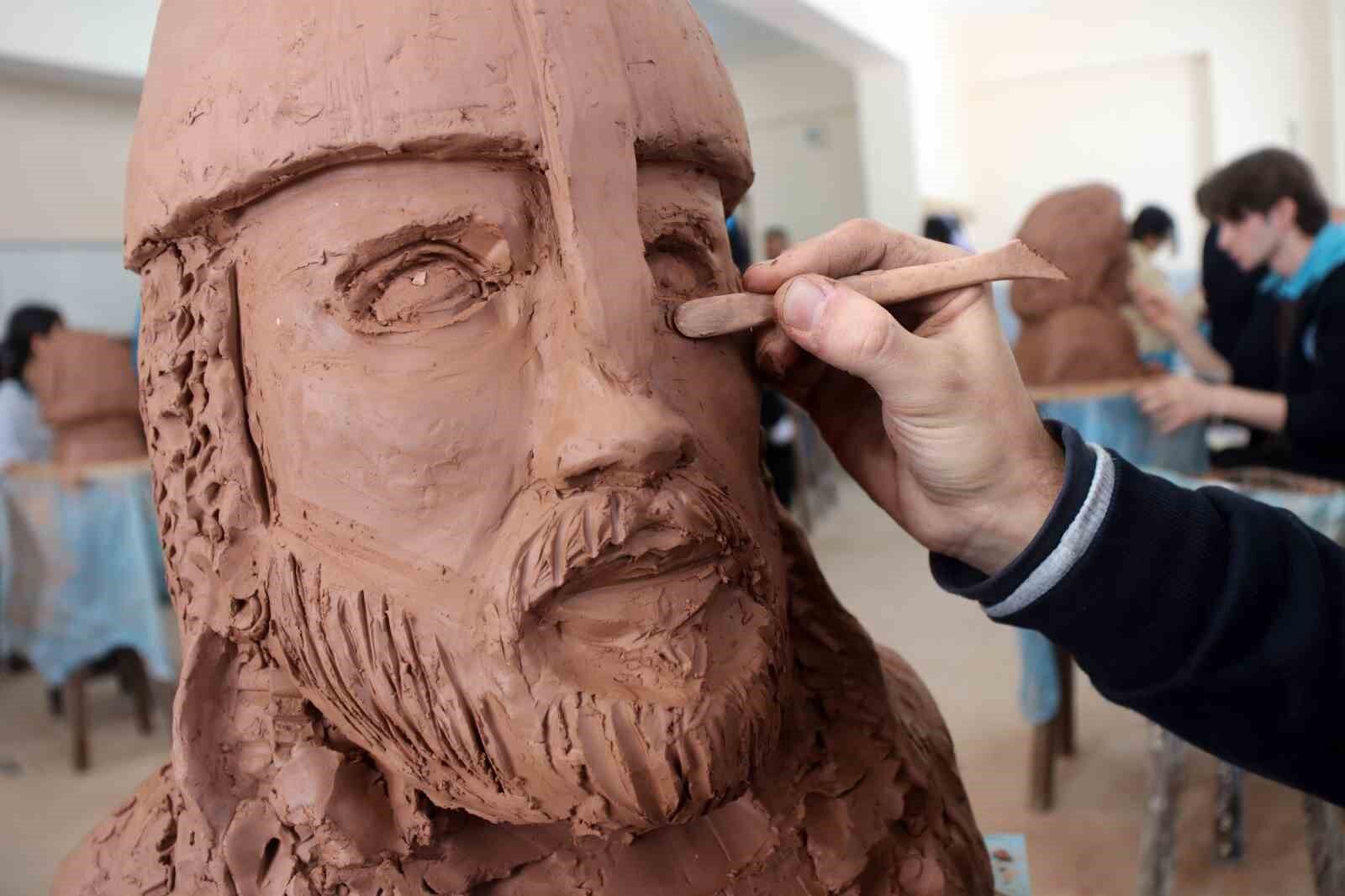 Bitlis’te geleceğin heykeltıraşları yetişiyor