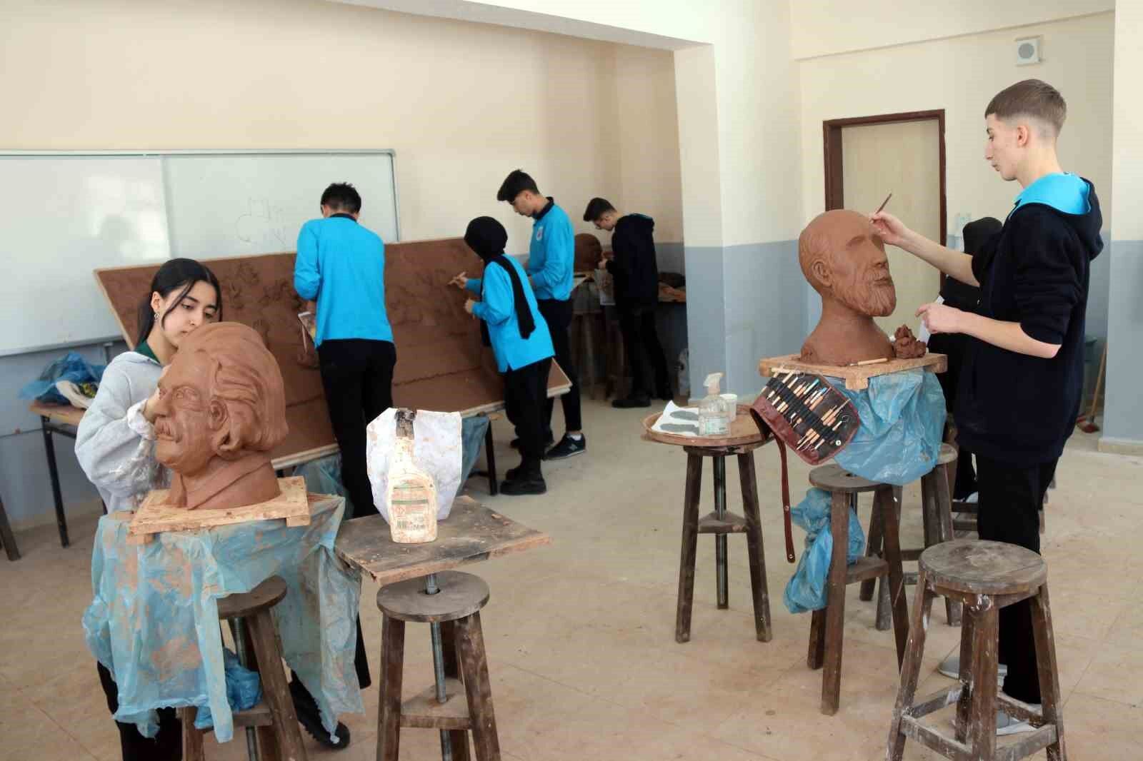 Bitlis’te geleceğin heykeltıraşları yetişiyor