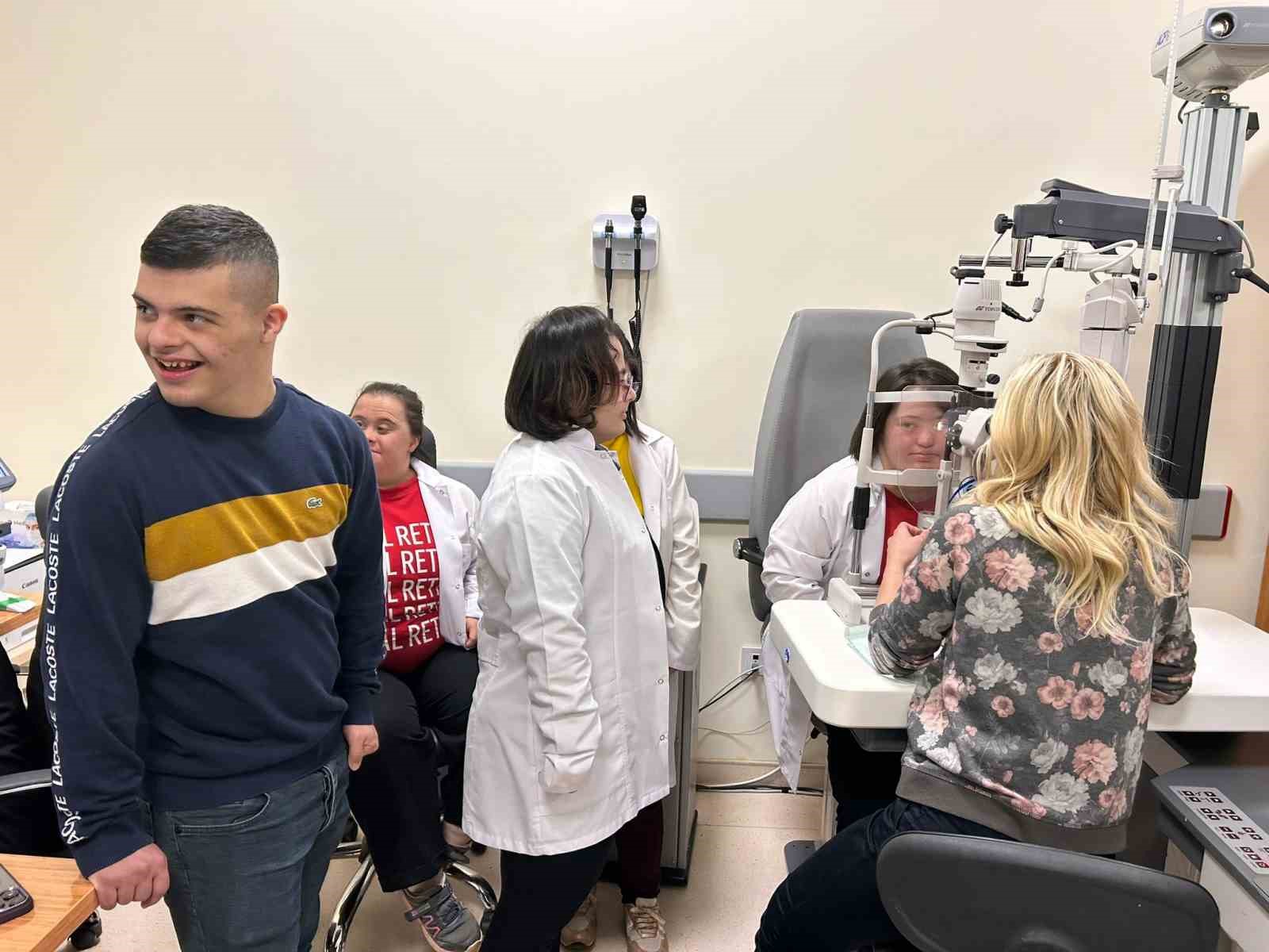 Bir günlüğüne doktor oldular, ortaya renkli görüntüler çıktı