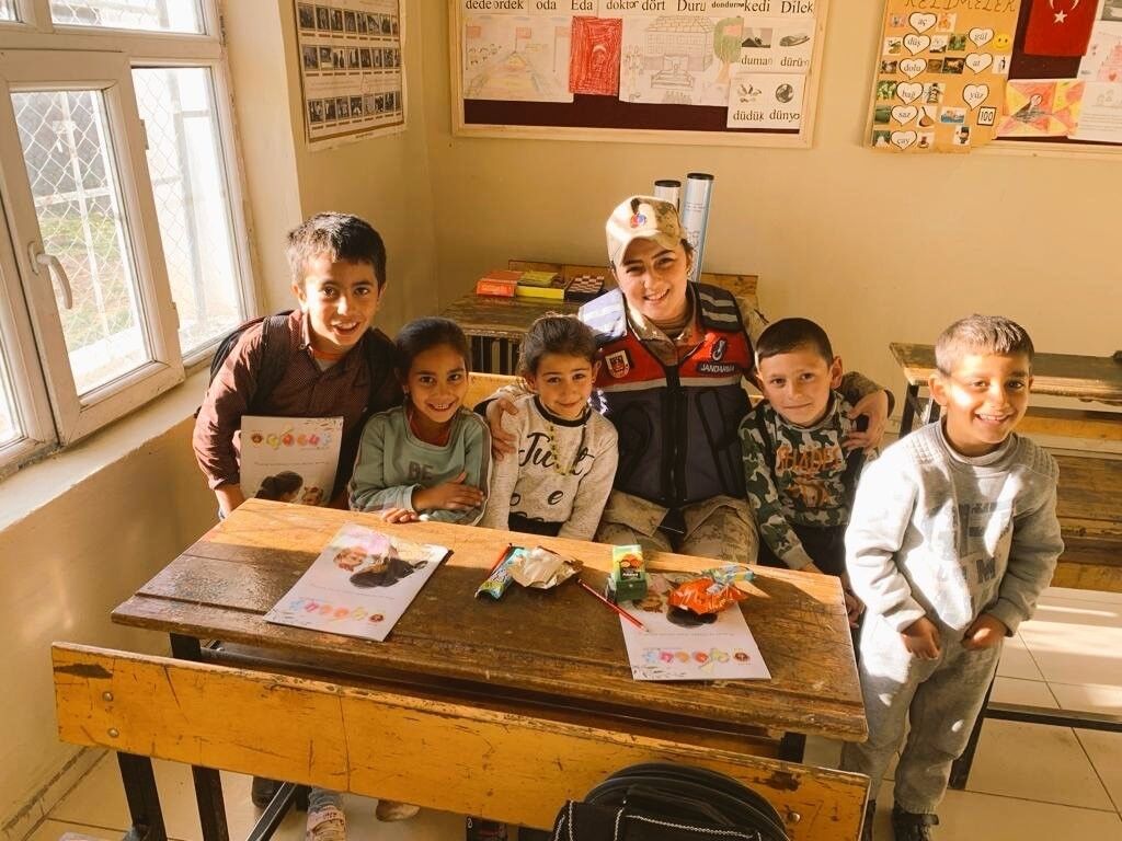 Ağrı’da öğrencilere KADES uygulaması tanıtıldı