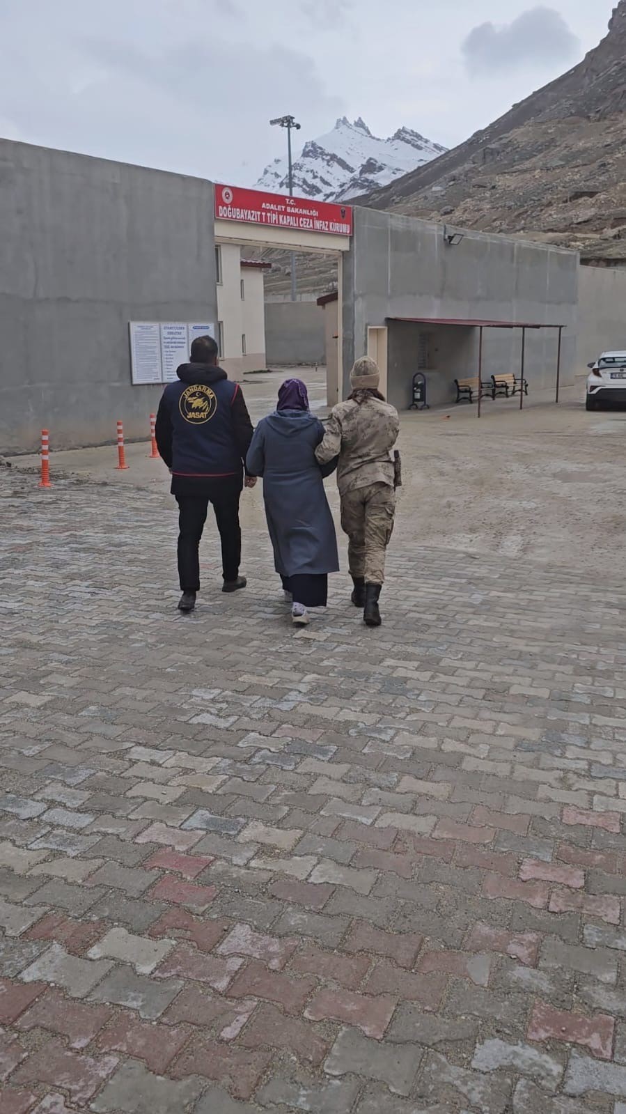 Ağrı’da firari olan 9 kişi jandarma tarafından yakalandı