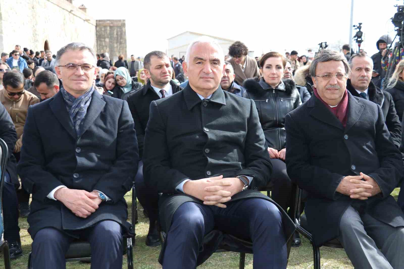 Bakan Ersoy: “Van, sayısız kültürün doğumuna, gelişimine ve yayılmasına beşiklik etmiştir”