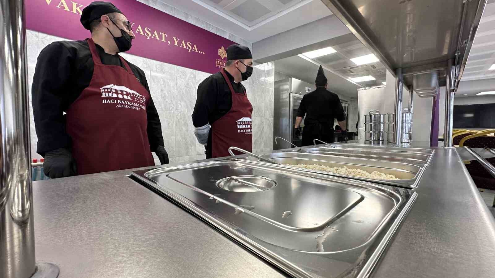 İhtiyaç sahiplerine yılın 12 ayı günlük 3 çeşit yemek hizmeti