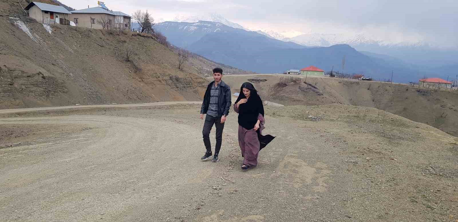 Derecik’te ilk kez bir kadın, muhtar adayı oldu