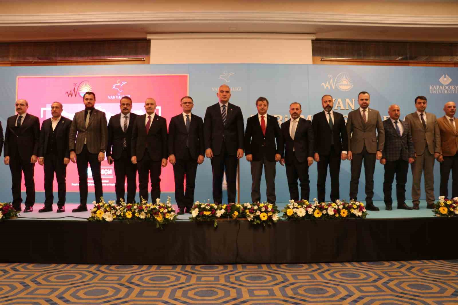 Bakan Ersoy: “Van artık Avrupa Festivaller Birliği üyeliğine kabul edilen ve bu festivalimize ev sahipliği yapacak şehirlerimizden biridir”