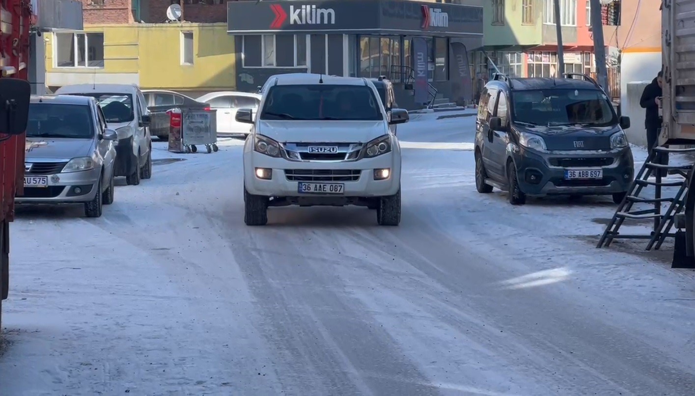 Sarıkamış’ta kar ve soğuk etkili oldu