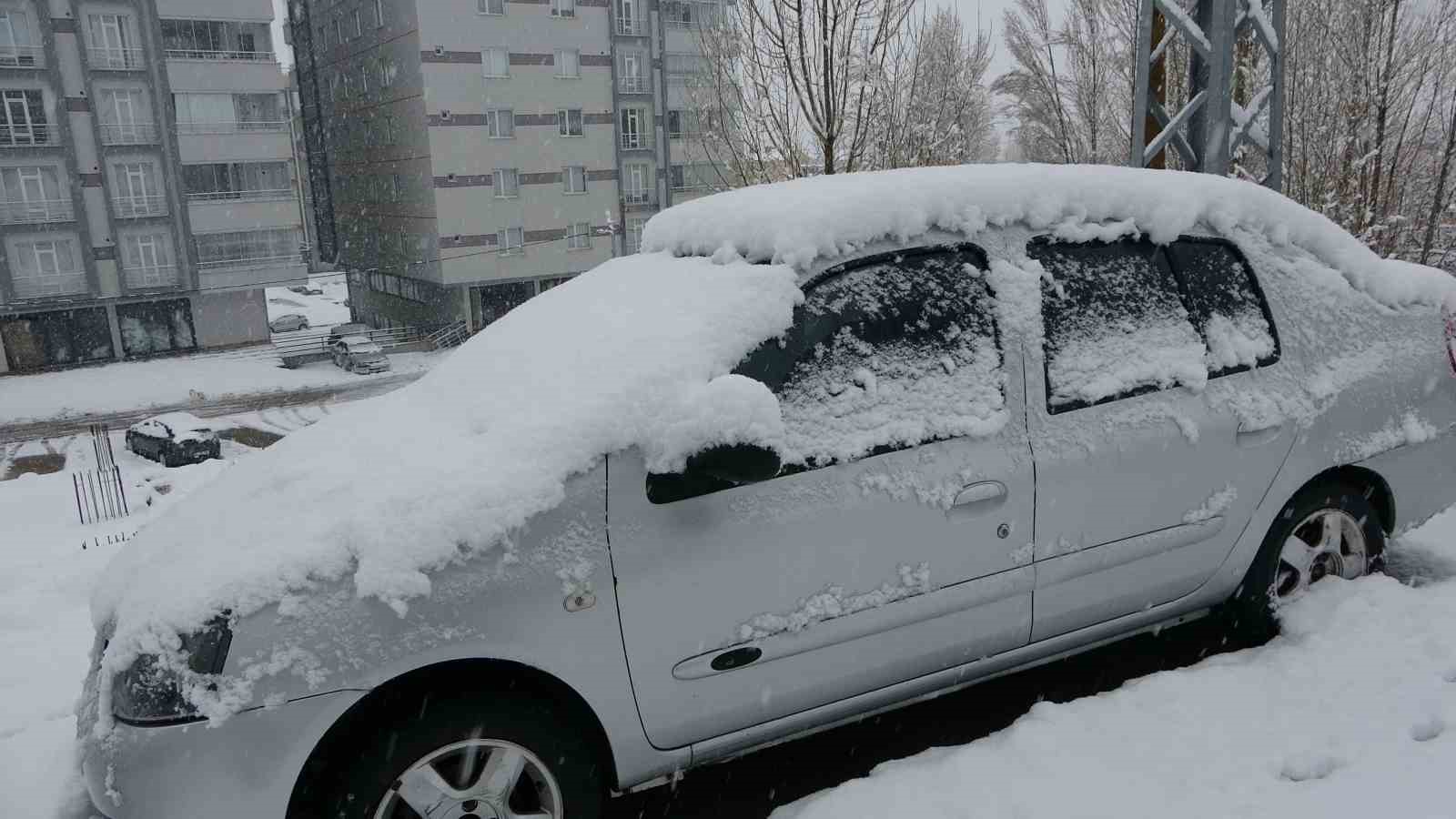 Bitlis’te okullar tatil edildi, 63 köy yolu ulaşıma kapandı