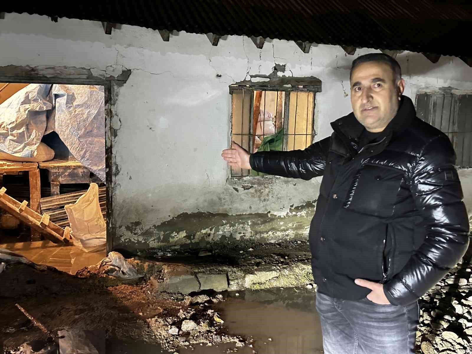 Yüksekova’da un değirmeni sular altında kaldı