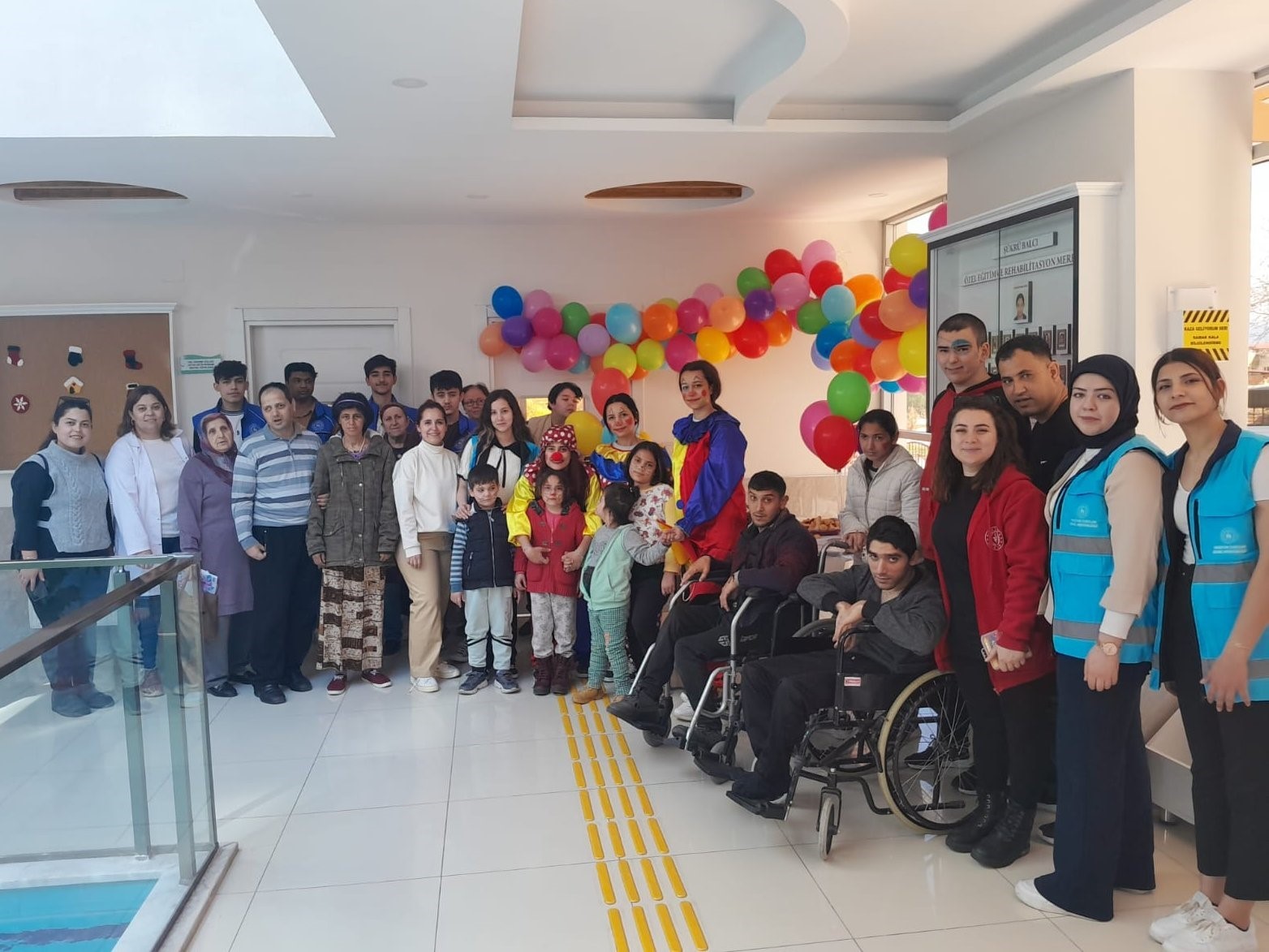 Üniversiteli gençlerden örnek davranış