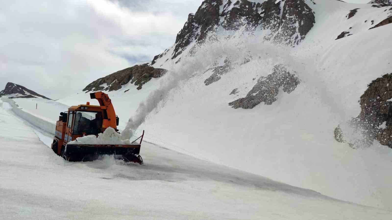 Kar kaplanları Nisan ayında da görevinin başında