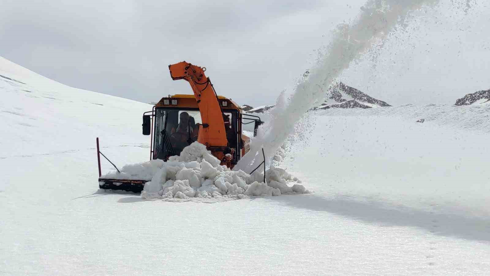 Kar kaplanları Nisan ayında da görevinin başında