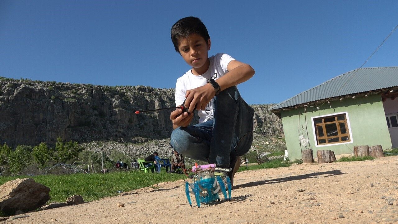 14 yaşındaki çocuk geri dönüşüm malzemeleriyle teknolojik aletler yaptı