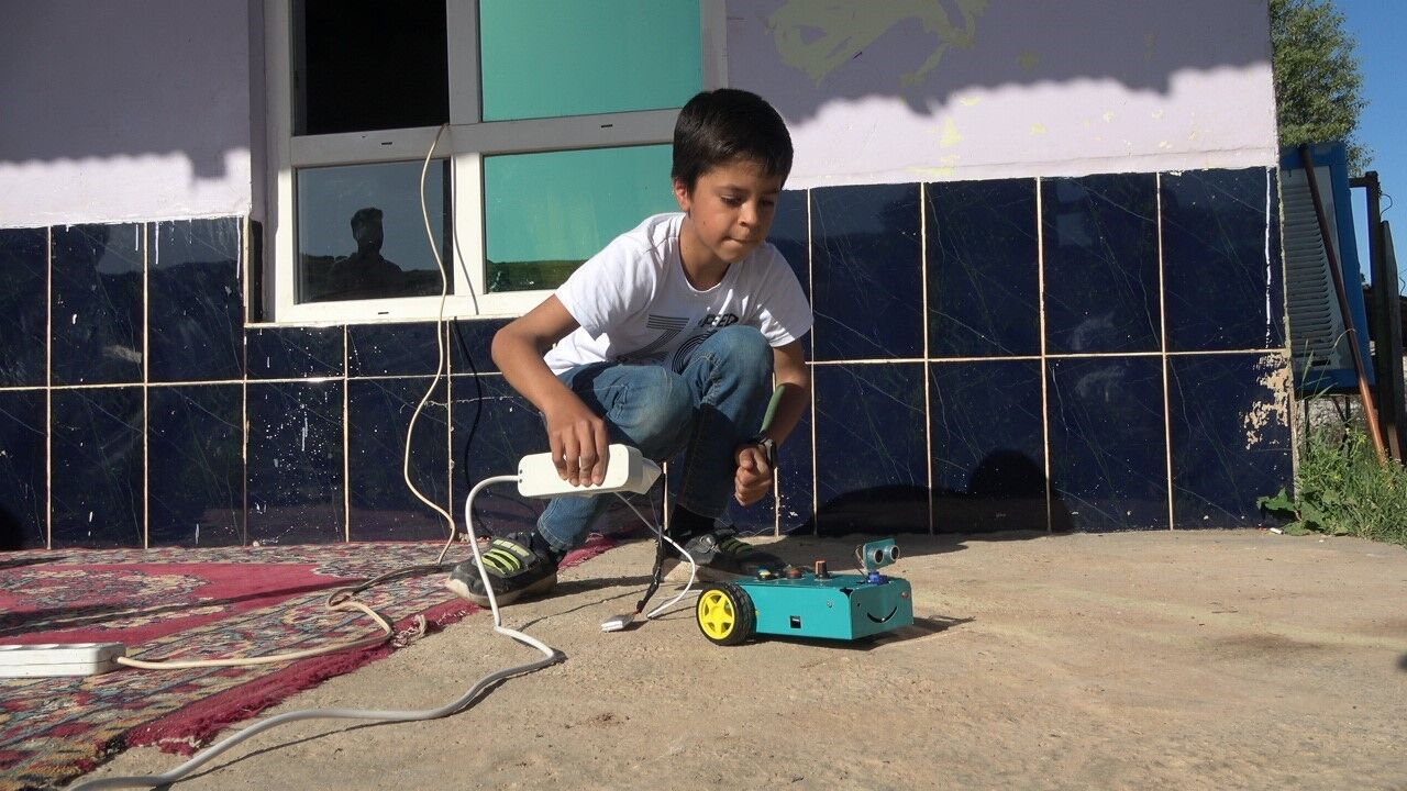 14 yaşındaki çocuk geri dönüşüm malzemeleriyle teknolojik aletler yaptı