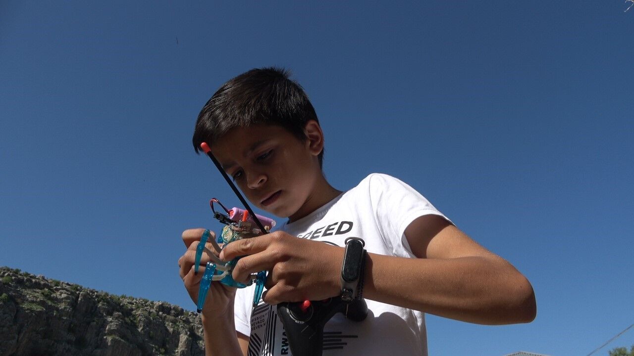 14 yaşındaki çocuk geri dönüşüm malzemeleriyle teknolojik aletler yaptı