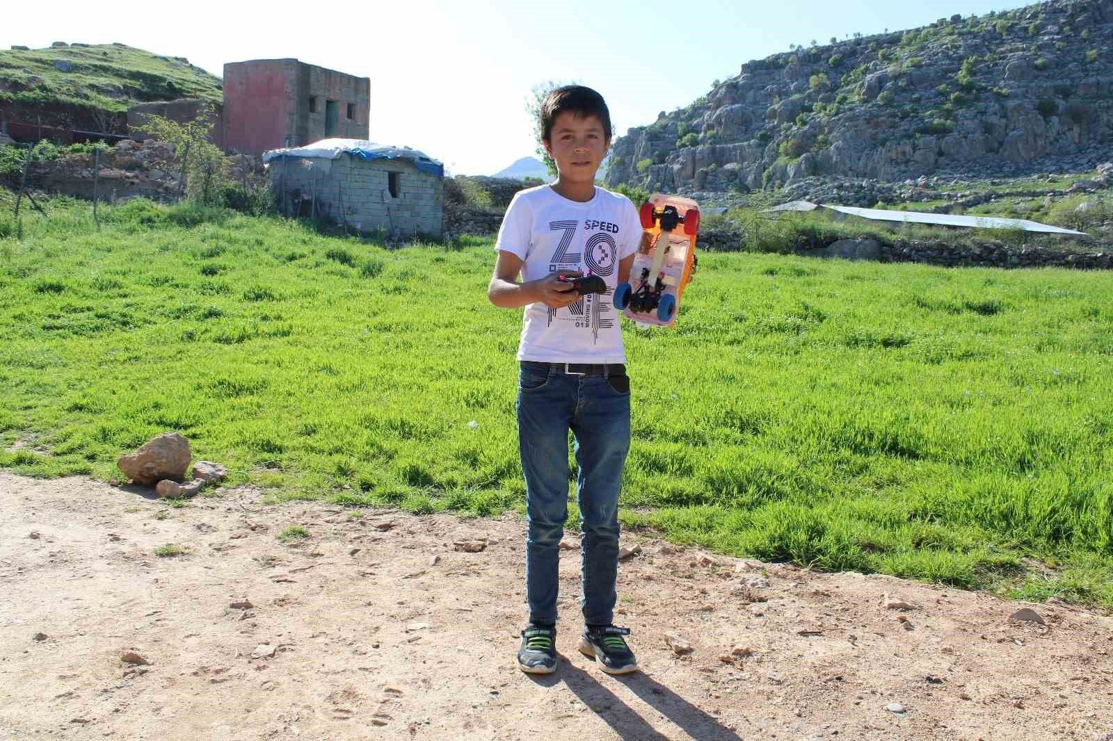 14 yaşındaki çocuk geri dönüşüm malzemeleriyle teknolojik aletler yaptı